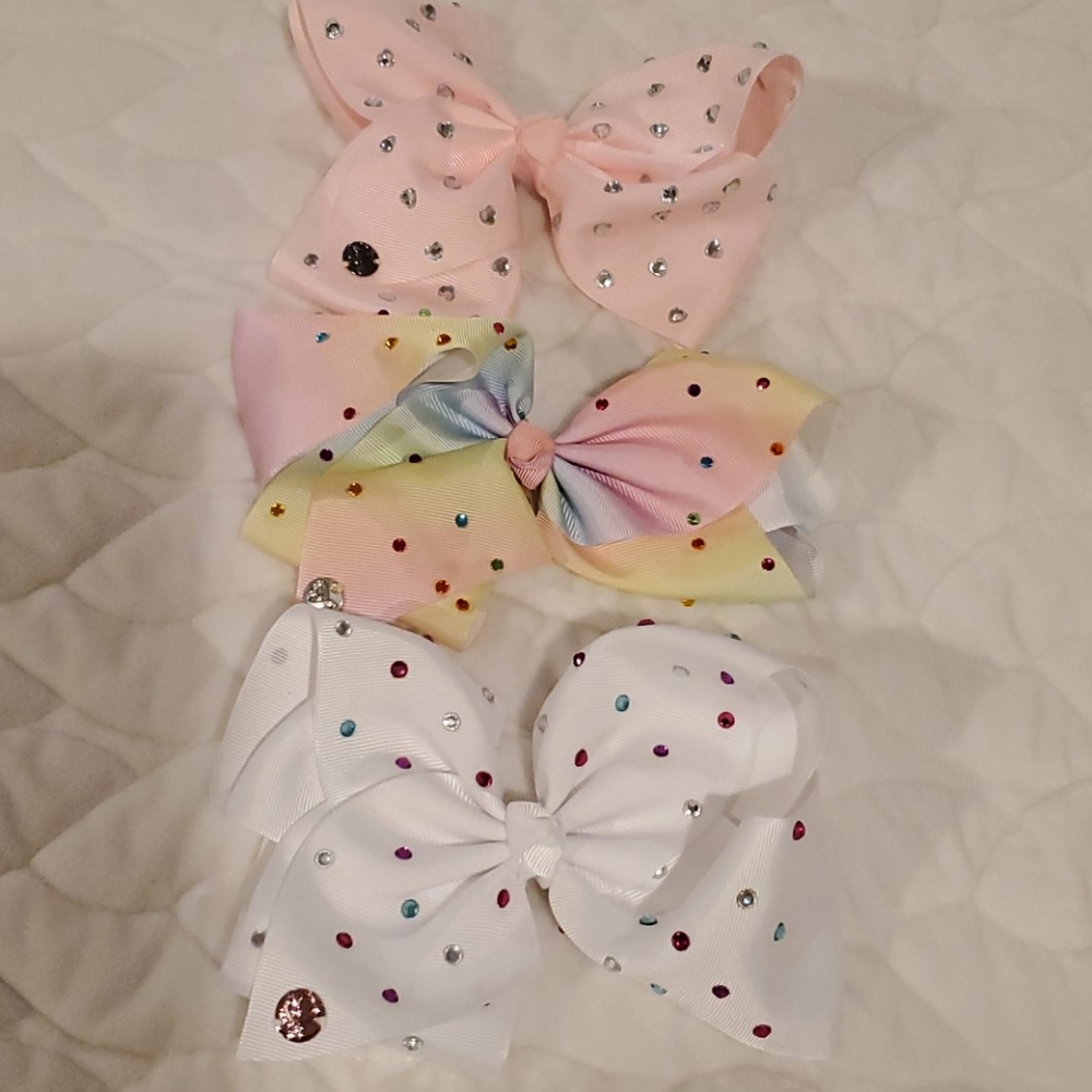 3 Jojo Siwa bows